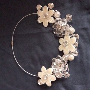 Dressy flowered necklace